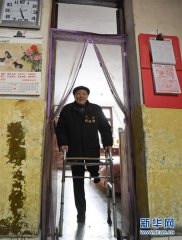 �D�Ĺ���ح��������(x��)��ƽ��ָʾ��ʾ�и߶��u(p��ng)�r(ji��)