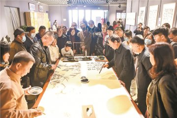 �ӱ��ȷ��������~���� ����������Ʒ(li��n)չ�e��