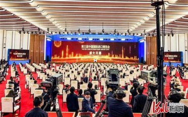 ��̩�l(f��)չ������ϯ�������M(j��n)�����_Ļʽ