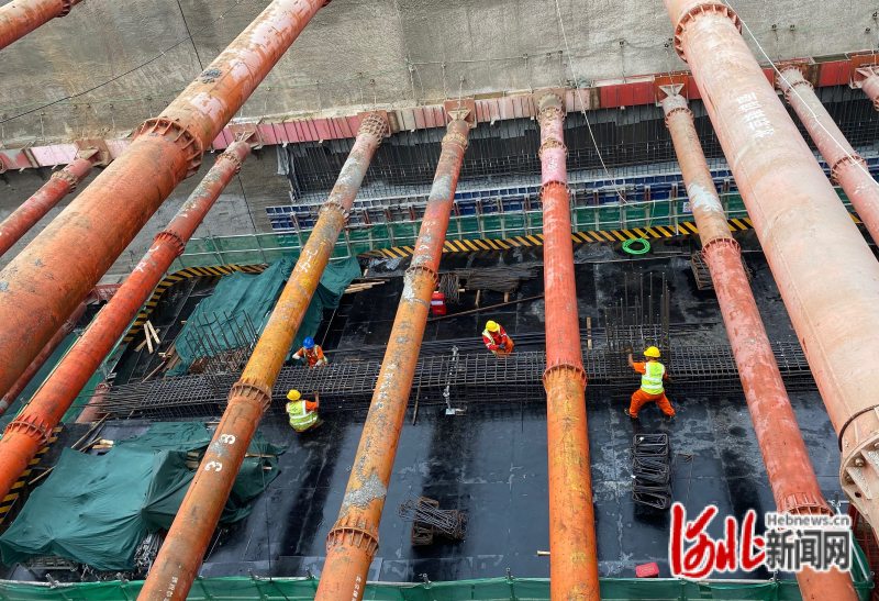 9��26����ʯ���f���F4̖(h��o)��һ�ڹ���ʯ�~·վʩ���F(xi��n)��(ch��ng)���ӱ���?q��ng)?b��o)ͨӍ�T���(m��ng)�z